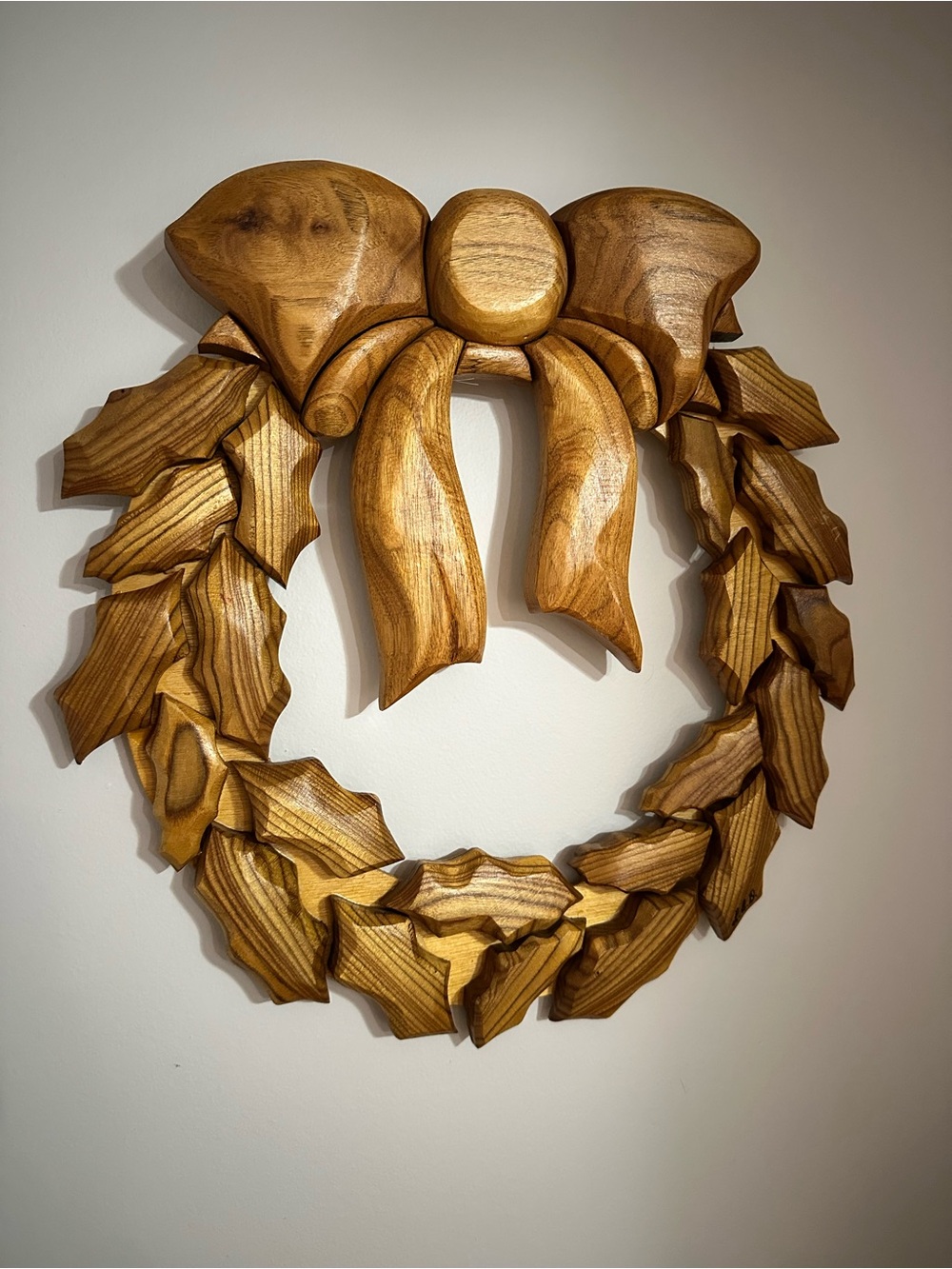 Hand-Carved Wooden Wreath with Bow - Honey Wood Tone